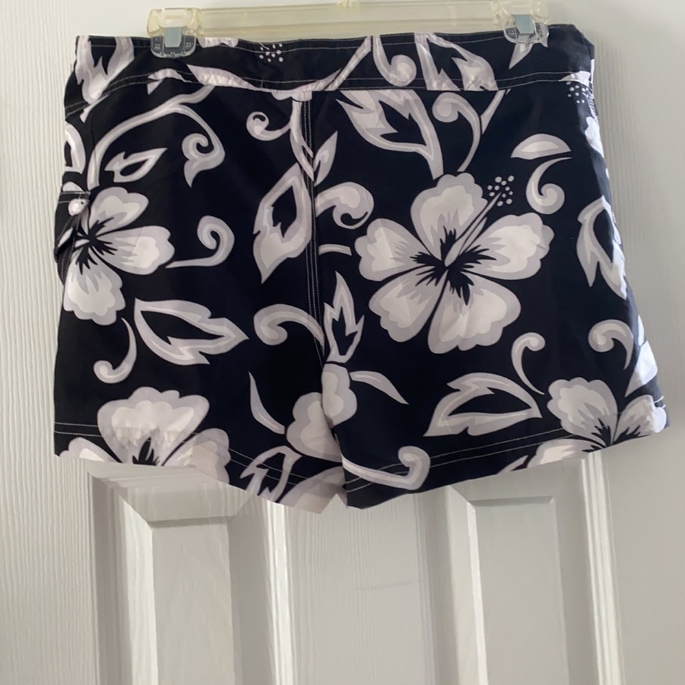 Board shorts with pocket - Picture 2 of 3